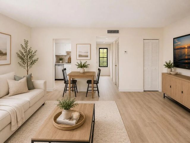 2 of 40 - 215 Ne 16th Avenue #203, Fort Lauderdale, FL