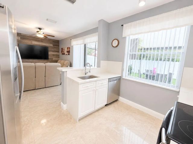 5 of 21 - 6937 Turtle Bay Terrace, Lake Worth, FL