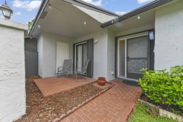 2 of 24 - 84 Conaskonk Circle, Royal Palm Beach, FL