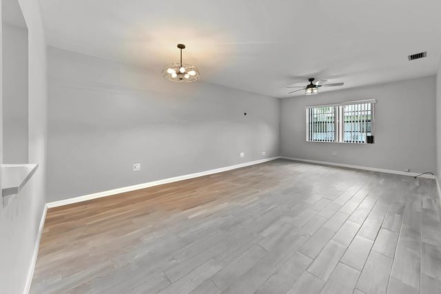 4 of 24 - 84 Conaskonk Circle, Royal Palm Beach, FL