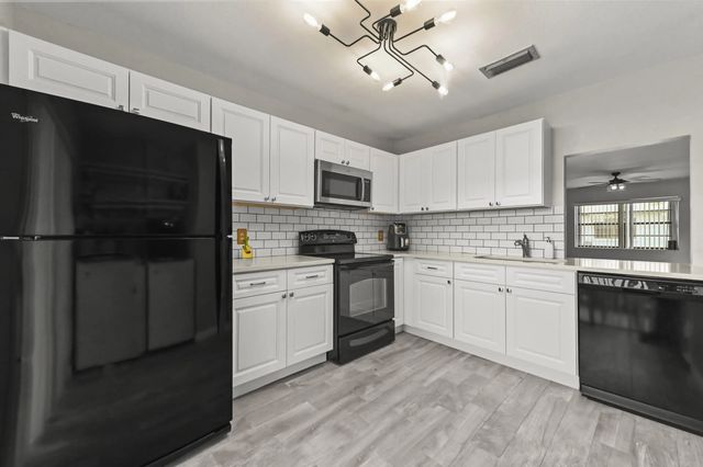 5 of 24 - 84 Conaskonk Circle, Royal Palm Beach, FL