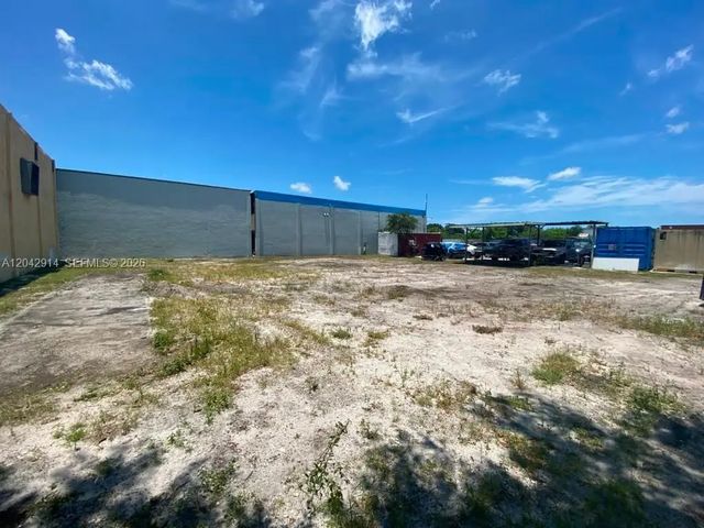 4 of 6 - 3367 Nw 68th Street, Miami, FL