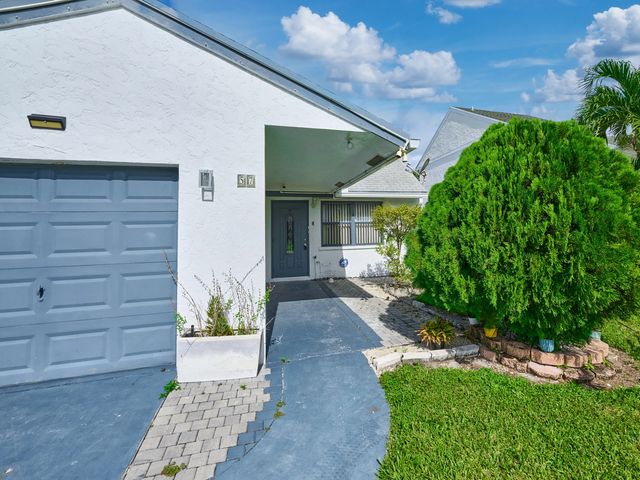57 Peachtree Place, Boynton Beach