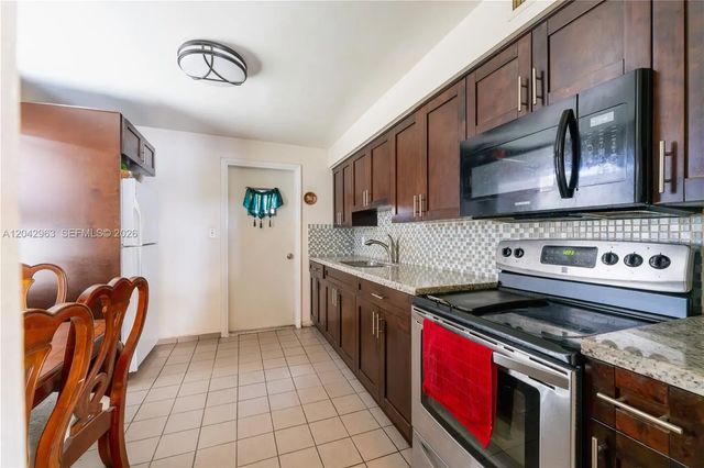 3 of 18 - 9265 Sw 38th Street, Miami, FL