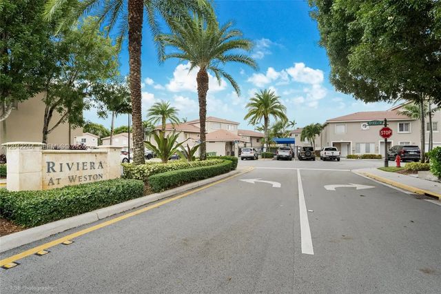 3 of 16 - 221 Riviera Circle, Weston, FL