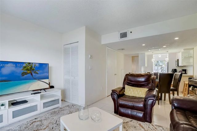 5 of 16 - 221 Riviera Circle, Weston, FL