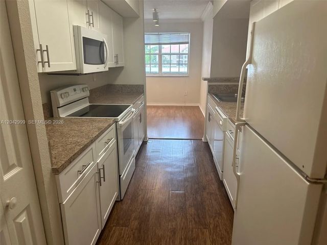 4 of 29 - 11600 Sw 2nd Street #18207, Pembroke Pines, FL