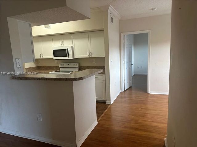 5 of 29 - 11600 Sw 2nd Street #18207, Pembroke Pines, FL