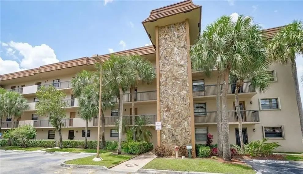 4940 E Sabal Palm Boulevard #ph8, Tamarac