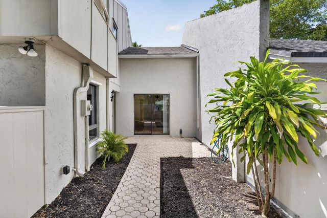 3 of 35 - 12720 Spinnaker Lane, Wellington, FL