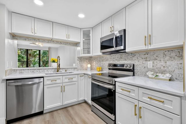 5250 Se Seascape Way #102, Stuart