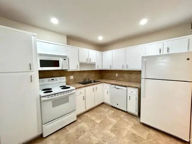 4 of 38 - 6061 N Falls Cir Drive #402, Lauderhill, FL