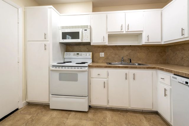 5 of 38 - 6061 N Falls Cir Drive #402, Lauderhill, FL