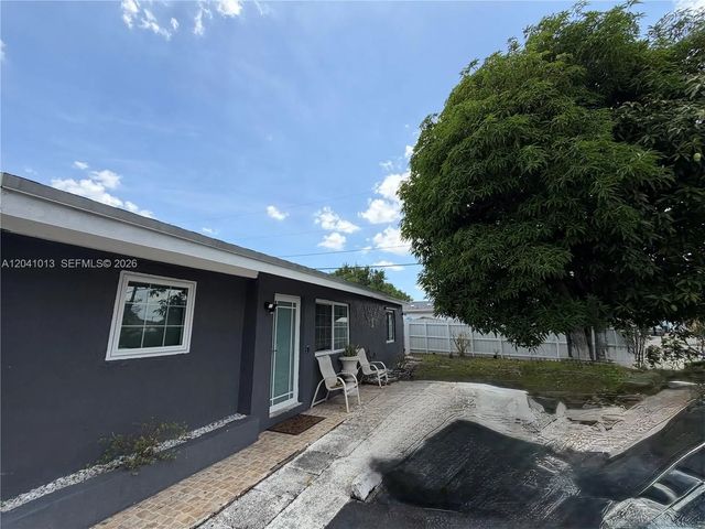 3 of 26 - 2300 Sw 43rd Avenue, Fort Lauderdale, FL