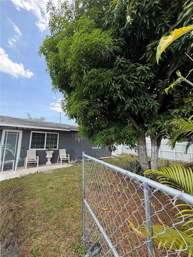 5 of 26 - 2300 Sw 43rd Avenue, Fort Lauderdale, FL