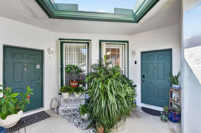4 of 45 - 3162 Via Poinciana #6, Lake Worth, FL