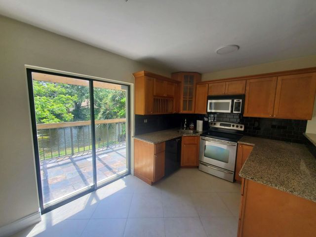4 of 23 - 12 Wimbledon Lakes Drive #250, Plantation, FL
