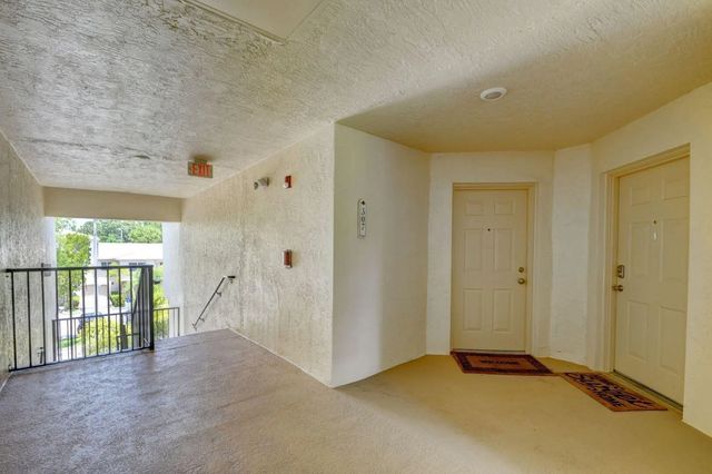 3 of 29 - 300 Crestwood Court N #307, Royal Palm Beach, FL