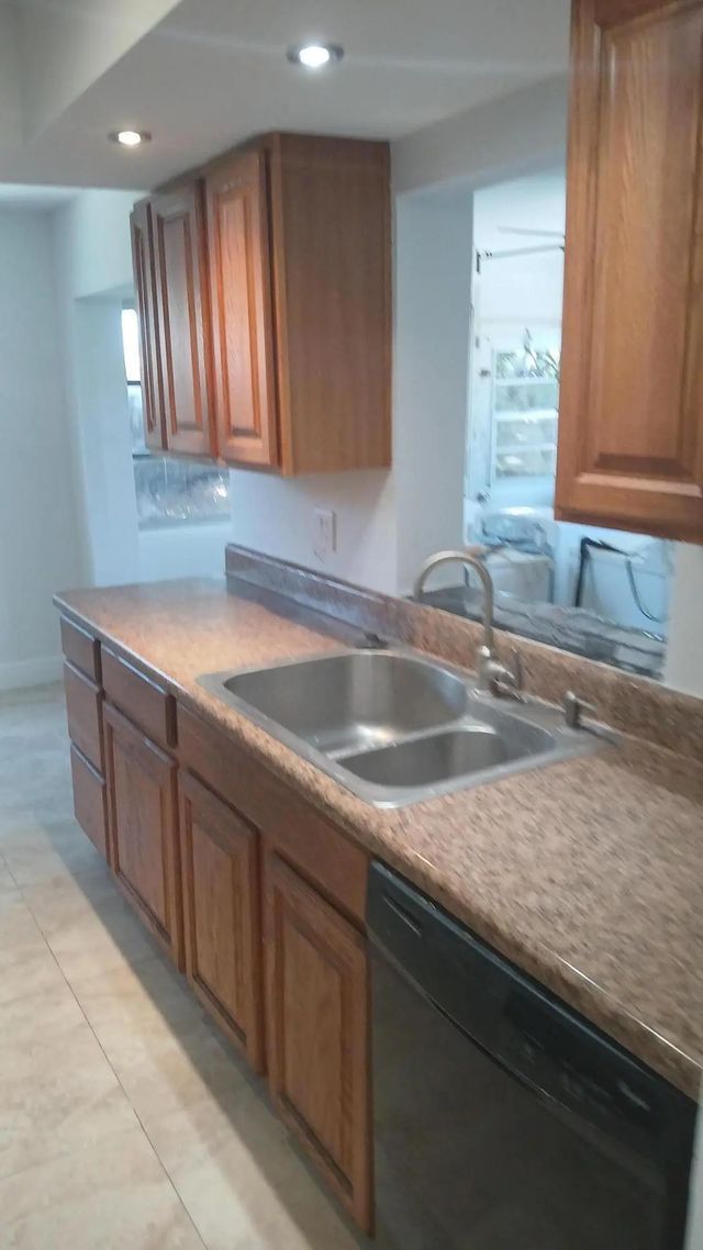 3 of 13 - 6231 Sw 9th Place, North Lauderdale, FL