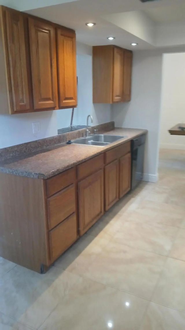 4 of 13 - 6231 Sw 9th Place, North Lauderdale, FL