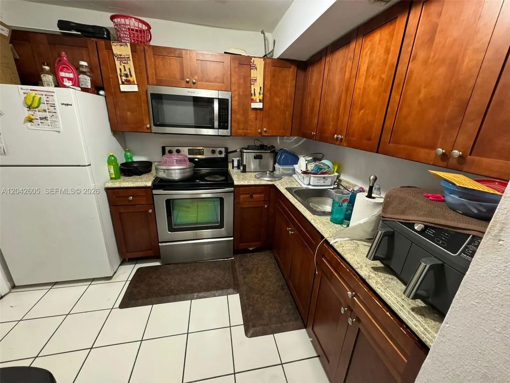3600 Nw 21st Street #301, Lauderdale Lakes