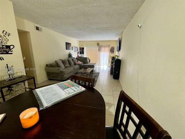 2 of 7 - 3600 Nw 21st Street #301, Lauderdale Lakes, FL