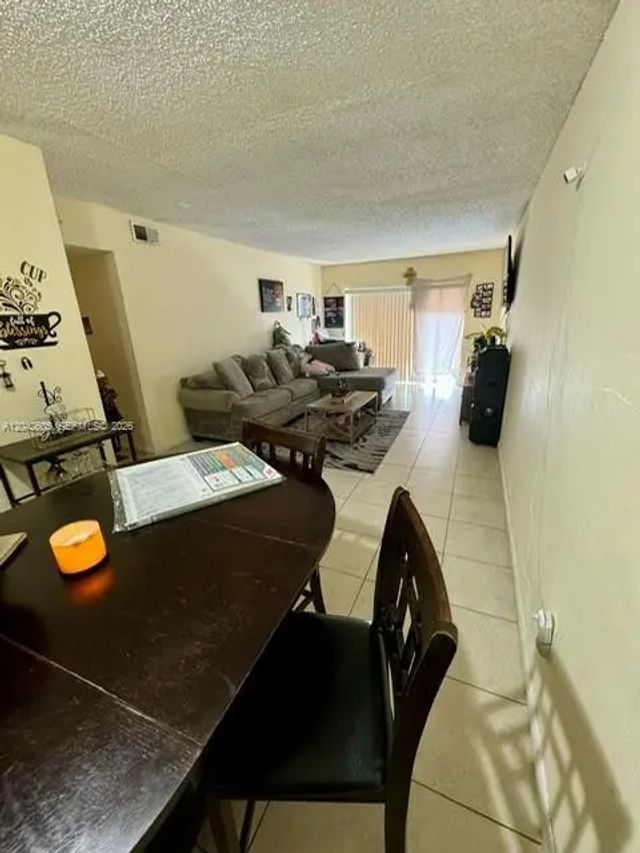 3 of 7 - 3600 Nw 21st Street #301, Lauderdale Lakes, FL