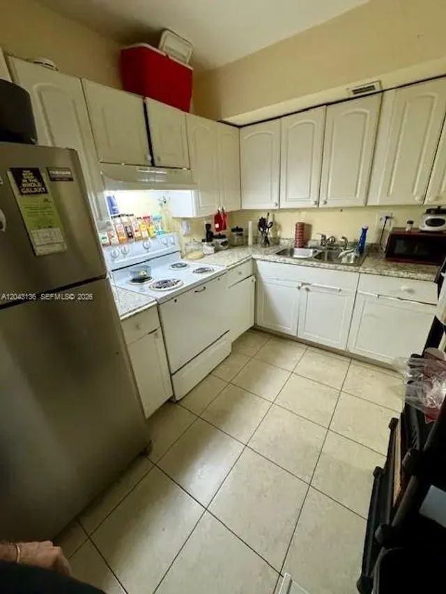 3700 Nw 21st Street #410, Lauderdale Lakes