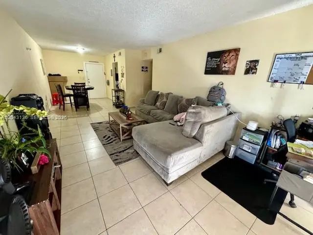 5 of 13 - 3700 Nw 21st Street #410, Lauderdale Lakes, FL
