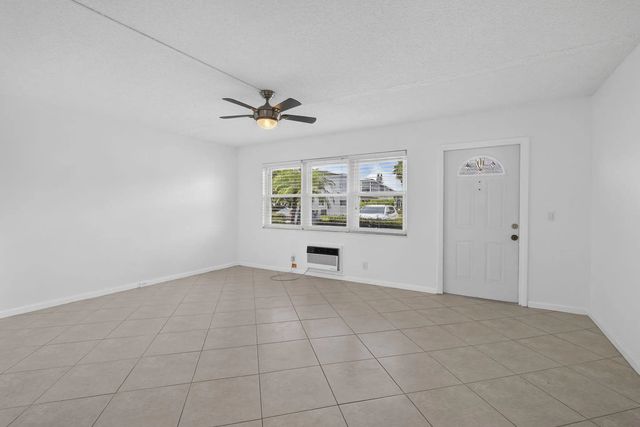 4 of 36 - 127 Chatham F, West Palm Beach, FL