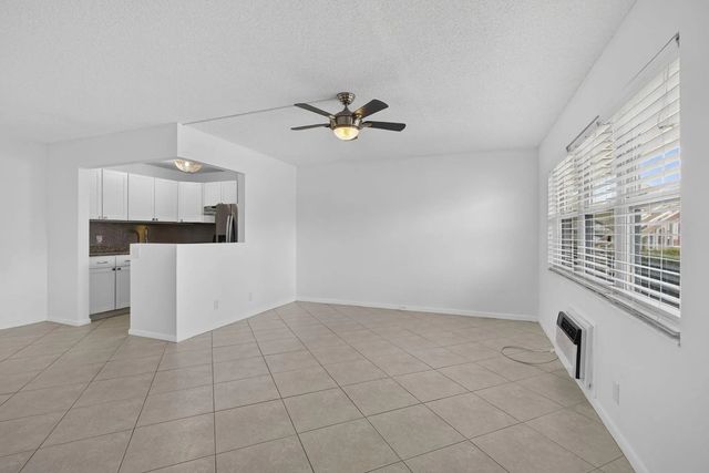 5 of 36 - 127 Chatham F, West Palm Beach, FL