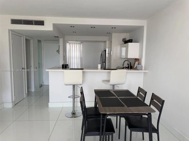 4 of 5 - 3475 N Country Club Drive #816, Aventura, FL