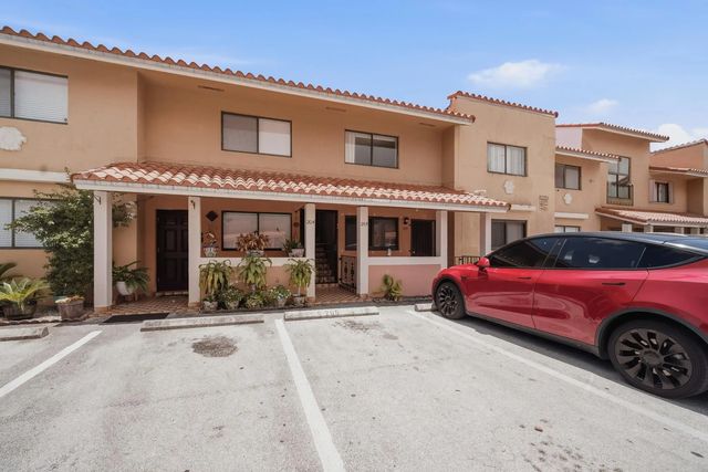 2710 W 60th Place #205, Hialeah