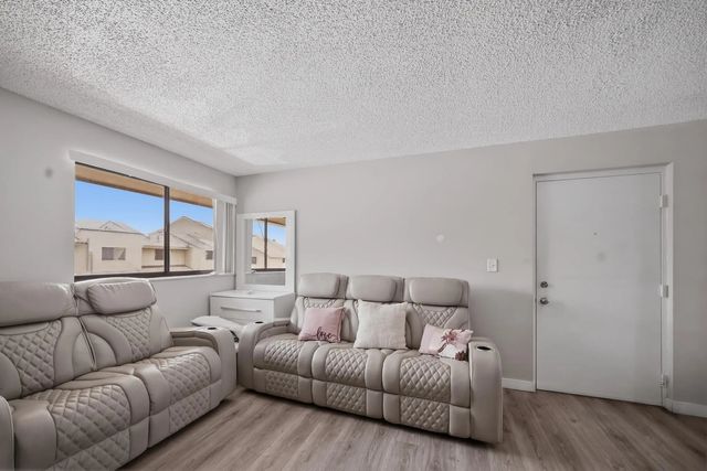 4 of 31 - 2710 W 60th Place #205, Hialeah, FL
