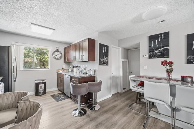 5 of 31 - 2710 W 60th Place #205, Hialeah, FL