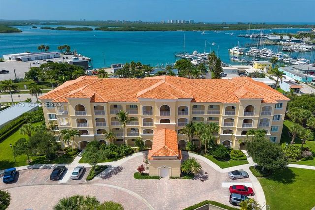 38 Harbour Isle Drive E #104, Fort Pierce