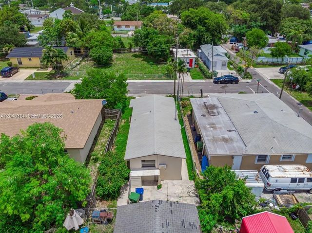 3 of 49 - 805 Nw 3rd Terrace, Hallandale Beach, FL