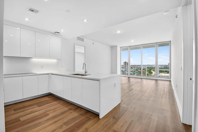 2 of 39 - 220 Lake Shore Drive #1511, West Palm Beach, FL