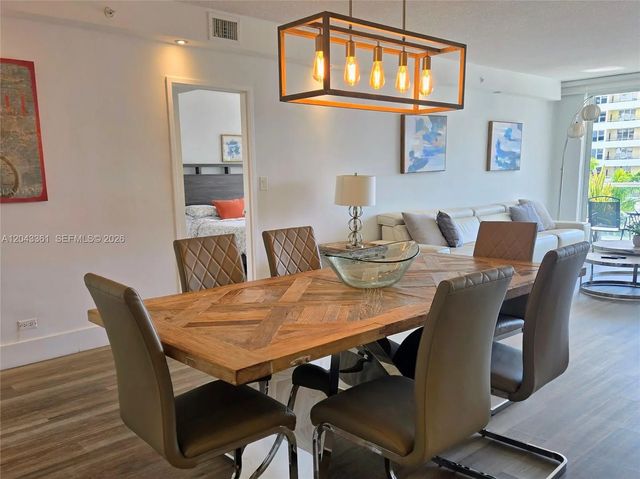4 of 31 - 5601 Collins Avenue #520, Miami Beach, FL