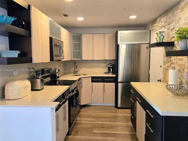 5 of 31 - 5601 Collins Avenue #520, Miami Beach, FL
