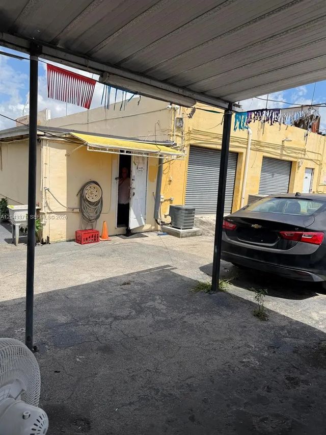 5 of 7 - 3445 Nw 27th Avenue, Miami, FL