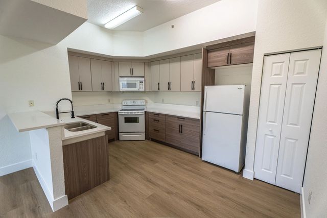 4 of 20 - 2801 Riverside Drive #301-s, Coral Springs, FL