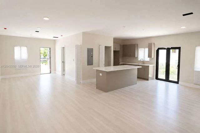 13720 Ne 2nd Court, North Miami