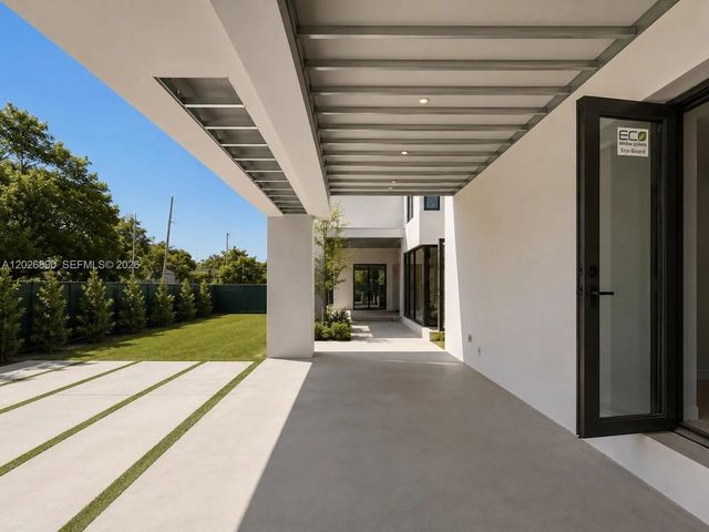 5 of 35 - 2311 Sw 61st Avenue, Miami, FL