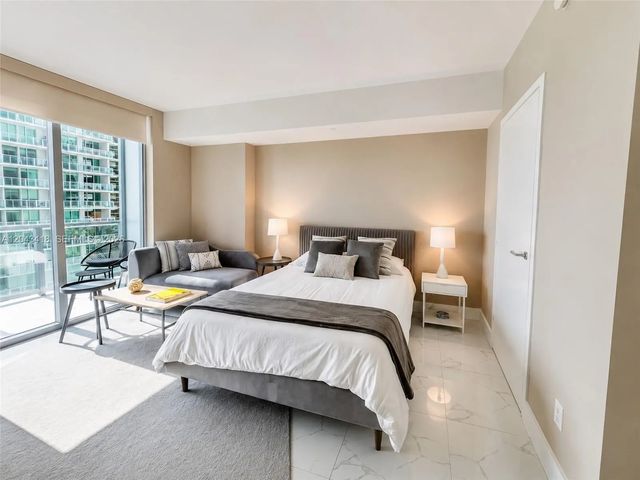 1300 Brickell Bay Drive #1806, Miami