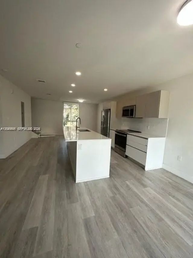 2 of 15 - 2561 Ne 193rd Street #1208, Miami, FL