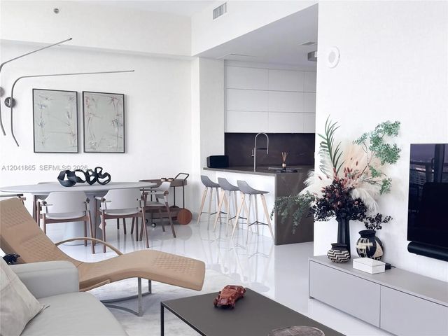 950 Brickell Bay Drive #5608, Miami
