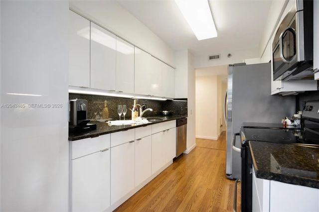 4 of 21 - 3640 Yacht Club Drive #304, Aventura, FL