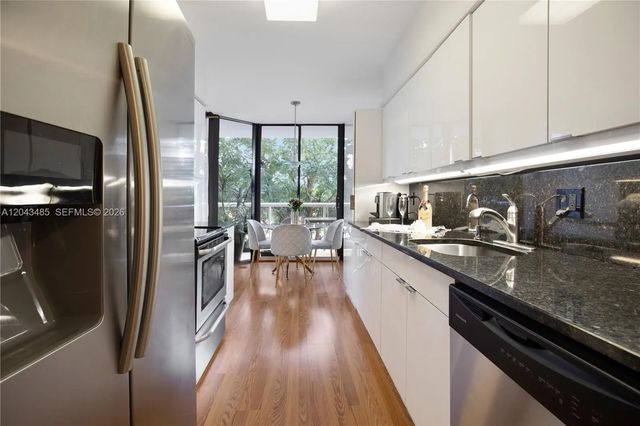 5 of 21 - 3640 Yacht Club Drive #304, Aventura, FL
