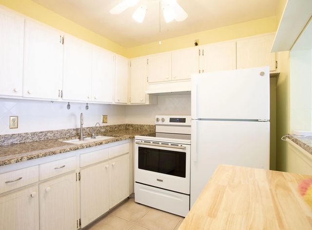 3 of 16 - 3160 Lake Osborne Drive #108, Lake Worth Beach, FL